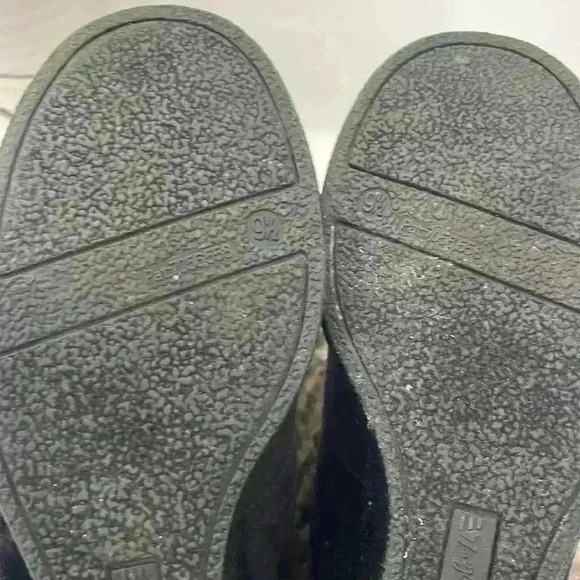 American Eagle, wedge suede like Black/faux fur/pom-poms wear up or down size9.5 - Picture 4 of 8